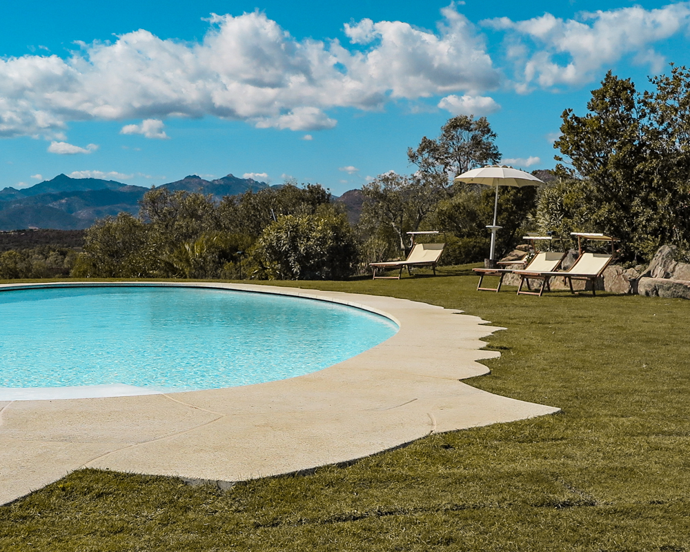 manutenzione e pulizia della piscina