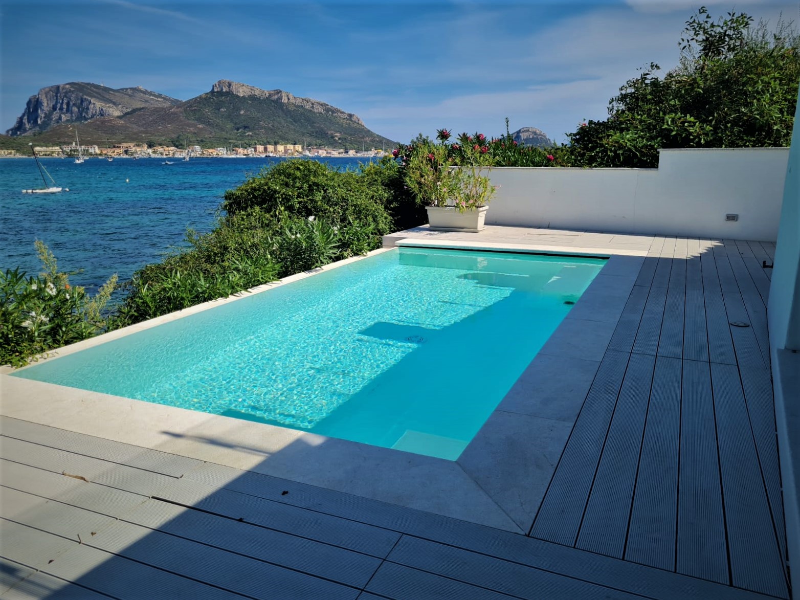 La tua piscina in Sardegna sempre al top con noi