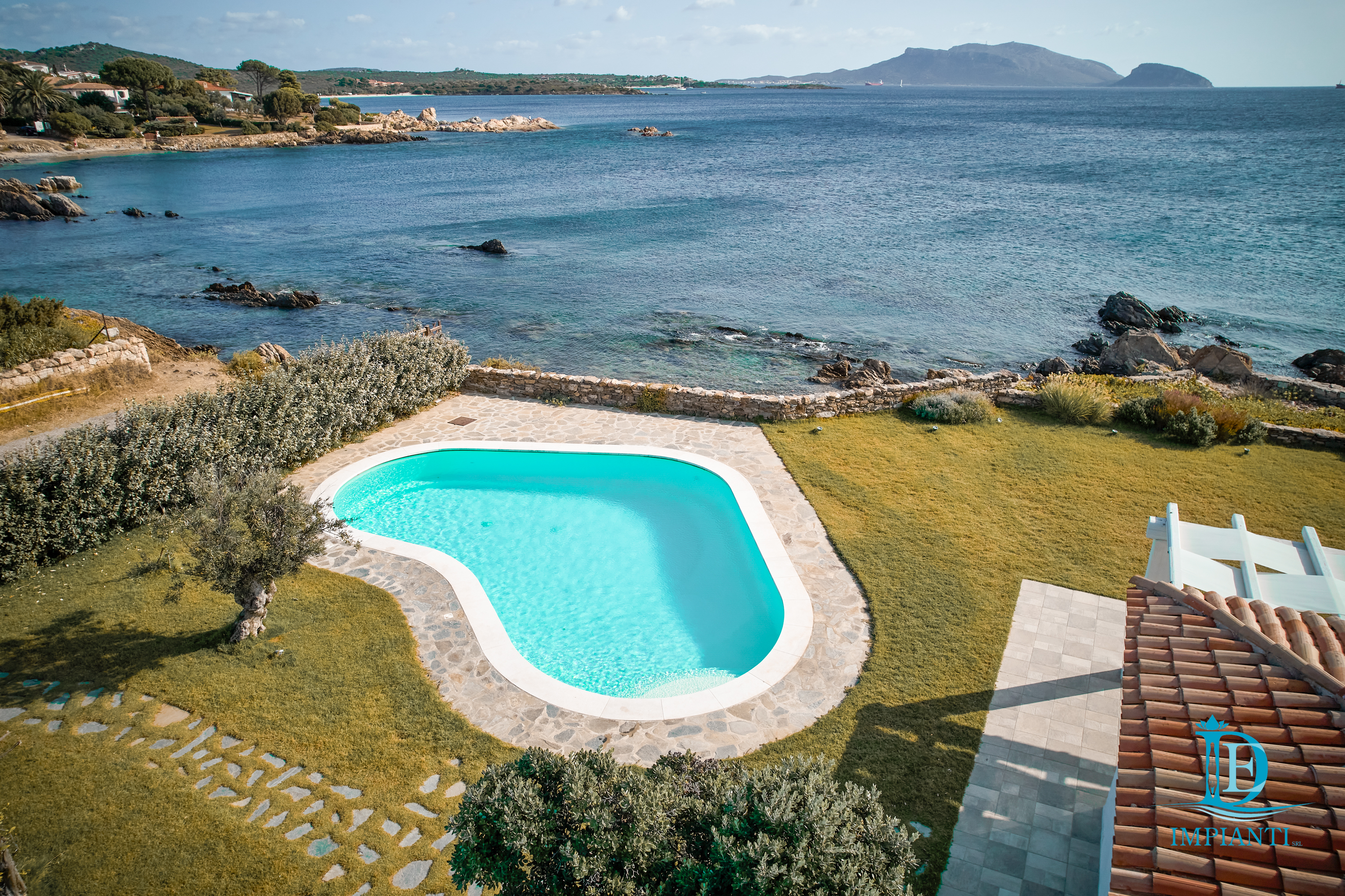 Costruire una piscina interrata: permessi e autorizzazioni